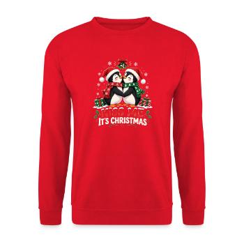 Kiss Me, It’s Christmas – Pinguin Weihnachtsliebe - Unisex Pullover - Rot - Vorne - Alina (178cm) & Michal (187cm)
