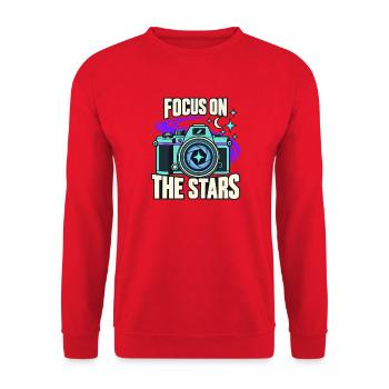 Focus on the Stars: Nachtfotografie - Unisex Pullover - Rot - Vorne - Alina (178cm) & Michal (187cm)