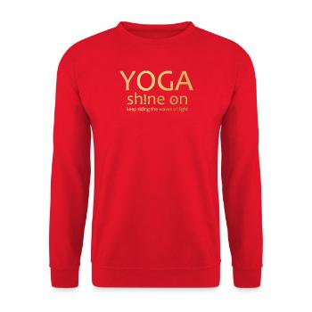 Yoga Shirt Shine On Gold, Spirituelle Weisheit - Unisex Pullover - Rot - Vorne - Alina (178cm) & Michal (187cm)