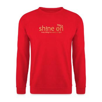 Yoga Shirt Shine On Yoga Gold, Spirituelle Weise - Unisex Pullover - Rot - Vorne - Alina (178cm) & Michal (187cm)
