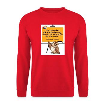Zitat Sei du selbst die Veränderung Mahatma Gandhi - Unisex Pullover - Rot - Vorne - Alina (178cm) & Michal (187cm)