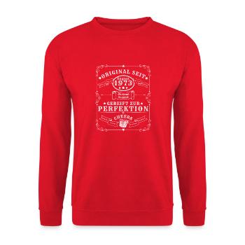 50 Jahre: Baujahr August 1973, Rum, Gin, Whisky - Unisex Pullover - Rot - Vorne - Alina (178cm) & Michal (187cm)