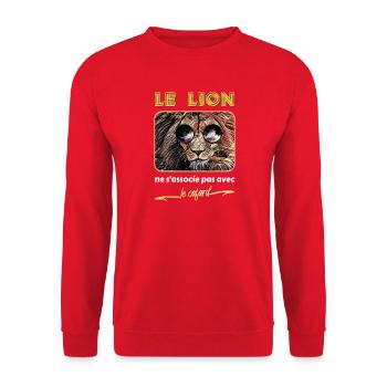 Le lion ne s'associe pas avec le cafard - Réplique - Sweat-shirt Unisexe - rouge - Devant - Alina (178cm) & Michal (187cm)