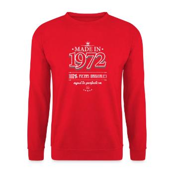 Made in 1972 Vintage Crest Tee - Unisex Sweatshirt - red - Front - Alina (178cm) & Michal (187cm)