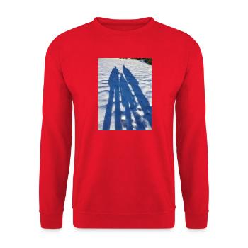Winterschatten im Duo auf Schnee - Unisex Pullover - Rot - Vorne - Alina (178cm) & Michal (187cm)