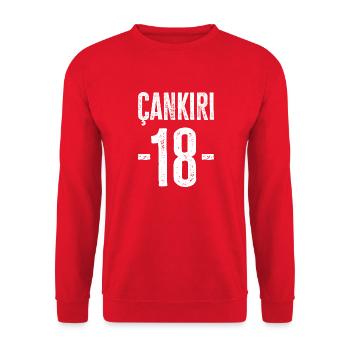 Çankırı 18 – Stolz auf Tradition und Gemeinschaft - Unisex Pullover - Rot - Vorne - Alina (178cm) & Michal (187cm)