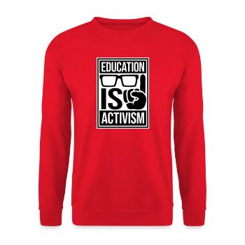 L’éducation est activisme Bildung Aktivismus Déclaration - Sweat-shirt Unisexe - rouge - Devant - Alina (178cm) & Michal (187cm)