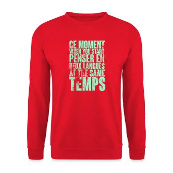 COOLER SPRUCH FÜR MEHRSPRACHLER, INTERNATIONAL - Unisex Pullover - Rot - Vorne - Alina (178cm) & Michal (187cm)