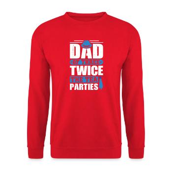 Papa Vater von drei Mädchen Töchtern - Unisex Pullover - Rot - Vorne - Alina (178cm) & Michal (187cm)