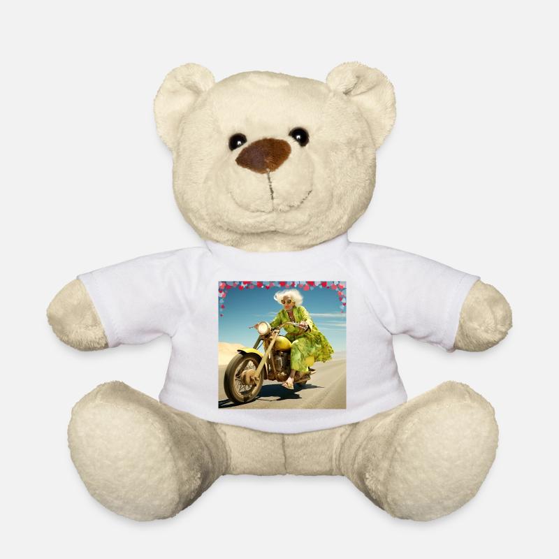 Oma auf Motorrad im Wüstensand Lebensfreude Alter - Teddy - Weiß