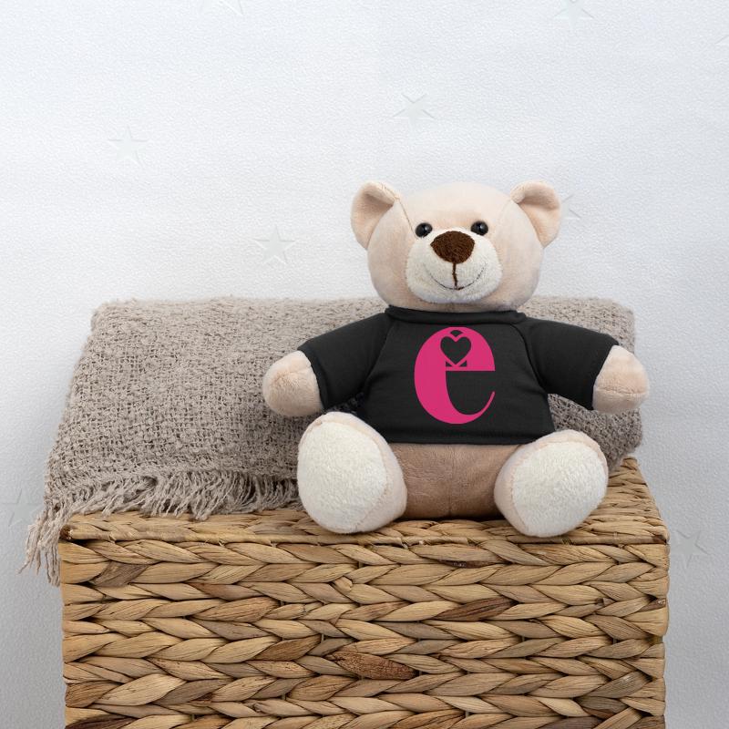 Buchstabe e Anfangsbuchstabe mit Herz Teddy