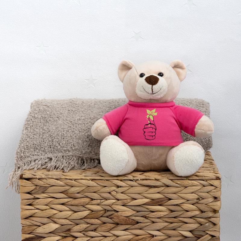Une main avec des feuilles vertes sur le pouce Nounours