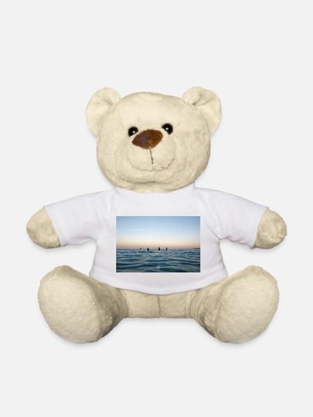 Crépuscule sur l’océan et surfeurs - Teddy Bear - sun yellow