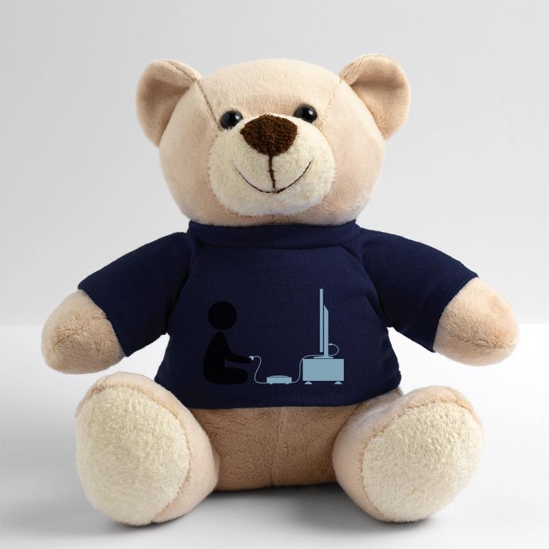 Ein Junge spielt mit seiner Spiele-Konsole Teddy