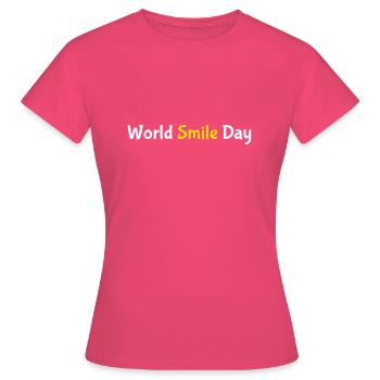 World Smile Day - Journée mondiale du sourire - T-shirt Femme - rose azalée - Devant - AI Model Female 172 dark (172cm)