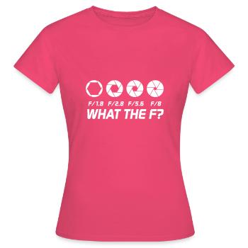T-shirt What the F Photographer - T-shirt Femme - rose azalée - Devant - AI Model Female 172 dark (172cm)