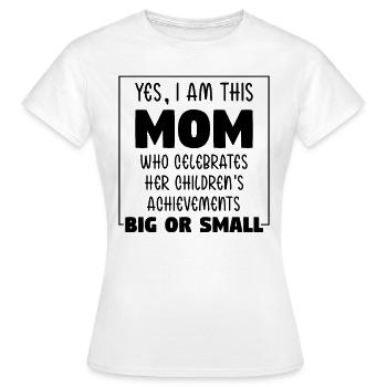 I Am This Mom Celebrates Children Mama Geschenk - Frauen T-Shirt - Weiß - Vorne - AI Model Female 172 dark (172cm)