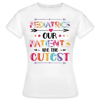 Pädiatrie Unsere Patienten Sind Die Süßesten - Frauen T-Shirt - Weiß - Vorne - AI Model Female 172 dark (172cm)