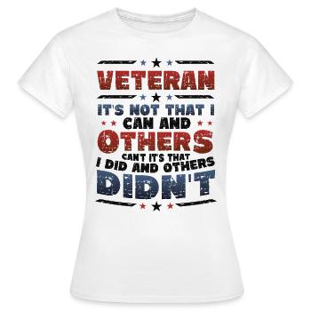 Fier des anciens combattants, reconnaissance, Journée des anciens combattants. - T-shirt Femme - blanc - Devant - AI Model Female 172 dark (172cm)