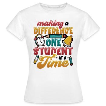 Faire la différence - T-shirt Femme - blanc - Devant - AI Model Female 172 dark (172cm)