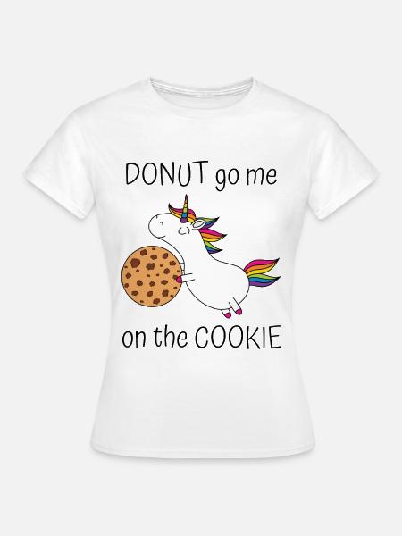Donut go me on the cookie - Einhorn mit Keks - Frauen T-Shirt - Weiß