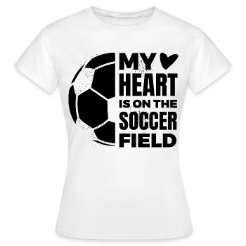 Mein Herz ist auf dem Fußballplatz - Frauen T-Shirt - Weiß - Vorne - AI Model Female 172 dark (172cm)