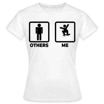 Skateboarder Karikatur - Frauen T-Shirt - Weiß - Vorne - AI Model Female 172 dark (172cm)