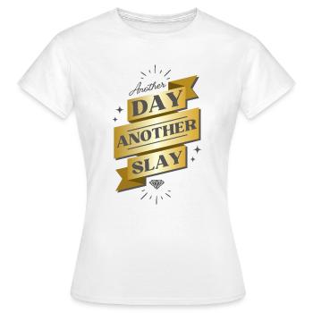 Un autre jour, une autre bannière de massacre - T-shirt Femme - blanc - Devant - AI Model Female 172 dark (172cm)