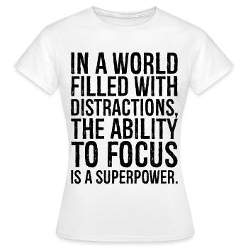 dans un monde rempli de distractions, la capacité - T-shirt Femme - blanc - Devant - AI Model Female 172 dark (172cm)
