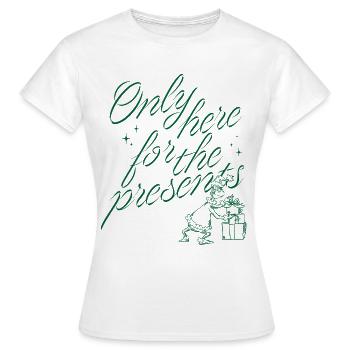 Der Grinch Only Here For The Presents Schriftzug - Frauen T-Shirt - Weiß - Vorne - AI Model Female 172 dark (172cm)