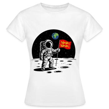 Normandy Astronaut Normandy Flagge auf dem Mond - Frauen T-Shirt - Weiß - Vorne - AI Model Female 172 dark (172cm)