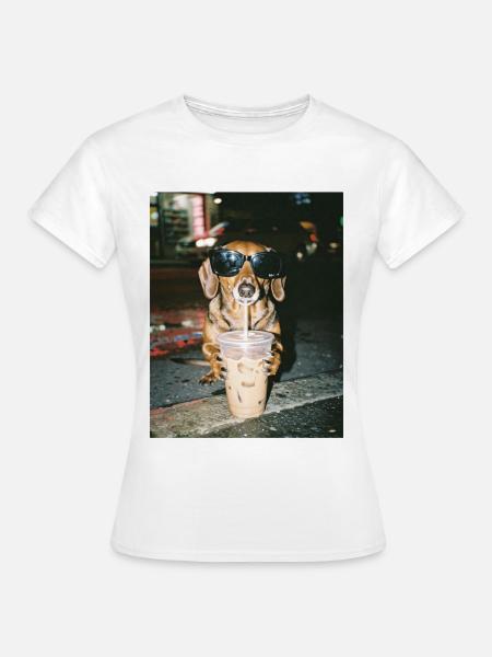 Dackel trink Eiskaffee, Lustiges Dackel Foto - Frauen T-Shirt - Weiß