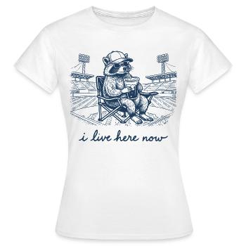 Lustiger Waschbär-Baseball Ich wohne jetzt hier - Frauen T-Shirt - Weiß - Vorne - AI Model Female 172 dark (172cm)