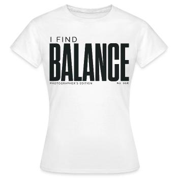 I Find Balance | Photographer's Edition - Women's T-Shirt - white - Front - AI Model Female 172 dark (172cm)