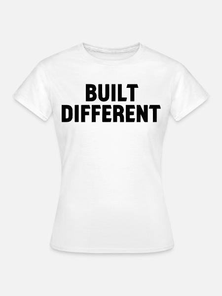 Built Different Statement Schriftzug - Frauen T-Shirt - Weiß