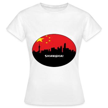 Shanghai-China-Flaggen-Skyline-Schattenbild-Reise - Frauen T-Shirt - Weiß - Vorne - AI Model Female 172 dark (172cm)