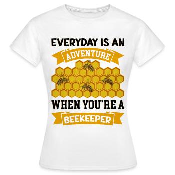 Apiculture Cours d’apiculture Association des apiculteurs Apiculteurs - T-shirt Femme - blanc - Devant - AI Model Female 172 dark (172cm)