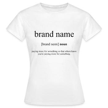 Brand Name | Markenname Definition Dictionary - Frauen T-Shirt - Weiß - Vorne - AI Model Female 172 dark (172cm)
