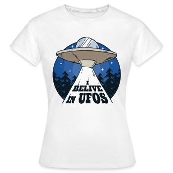 Ufo vaisseau spatial sci fi cadeau dessin animé extraterrestre - T-shirt Femme - blanc - Devant - AI Model Female 172 dark (172cm)