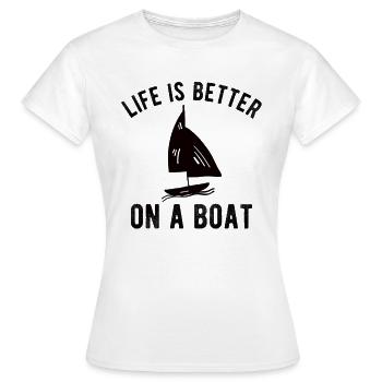 BATEAU: la vie est meilleure sur un bateau - T-shirt Femme - blanc - Devant - AI Model Female 172 dark (172cm)