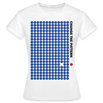 ÄNDERE DAS MUSTER - Frauen T-Shirt - Weiß - Vorne - AI Model Female 172 dark (172cm)