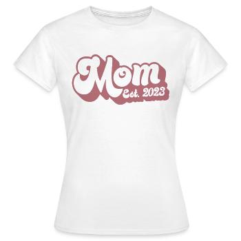 2023, Maman en devenir, Révélation de grossesse - T-shirt Femme - blanc - Devant - AI Model Female 172 dark (172cm)