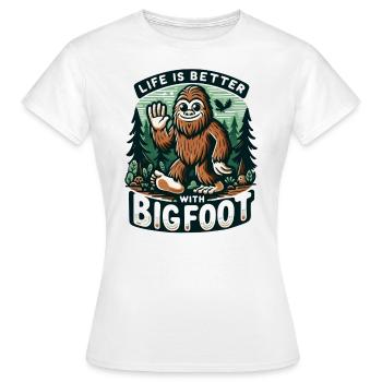 Lustiges Leben ist besser mit Bigfoot Happy Squatchin' - Frauen T-Shirt - Weiß - Vorne - AI Model Female 172 dark (172cm)