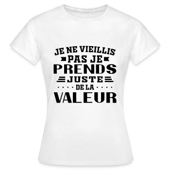 Ich werde nicht alt, ich steigere nur meinen Wert - Frauen T-Shirt - Weiß - Vorne - AI Model Female 172 dark (172cm)