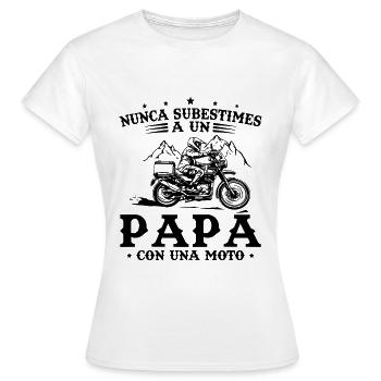 Ein Papst mit einem Motorrad zum Vatertag - Frauen T-Shirt - Weiß - Vorne - AI Model Female 172 dark (172cm)