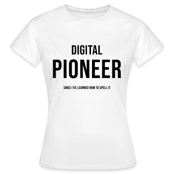 Digital Pioneer Since I ve learned how to spell it - Frauen T-Shirt - Weiß - Vorne - AI Model Female 172 dark (172cm)