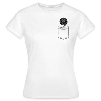 Ma réglisse dans la poche - Poche poitrine - T-shirt Femme - blanc - Devant - AI Model Female 172 dark (172cm)