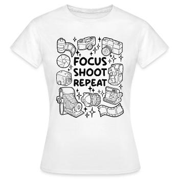Focus. Shoot. Repeat. – Analogue photography - Women's T-Shirt - white - Front - AI Model Female 172 dark (172cm)