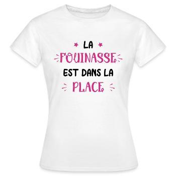 La fouinasse est dans la place - T-shirt Femme - blanc - Devant - AI Model Female 172 dark (172cm)