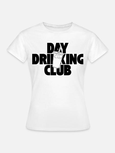 Day Drinking Club – Eiskaffee mit Statement - Frauen T-Shirt - Weiß